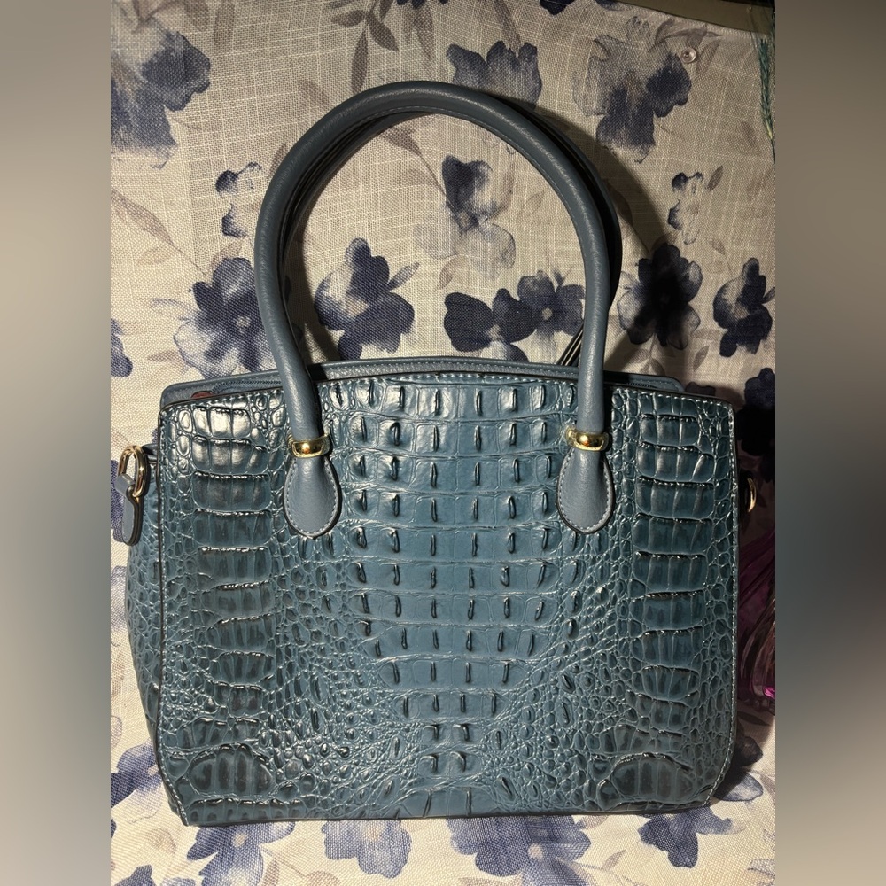 Elegant Blue Crocodile-Embossed Women's Bag